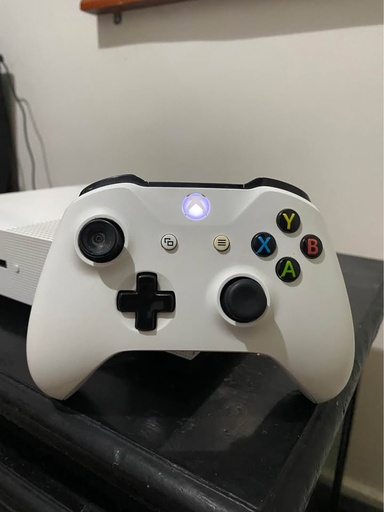 Xbox One S 1 To blanche + manette + HDMI + piles rechargeables