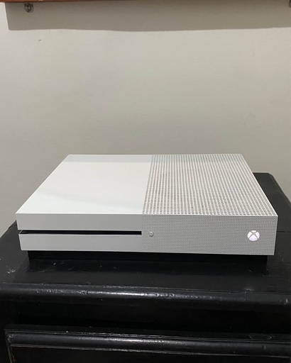 Xbox One S 1 To blanche + manette + HDMI + piles rechargeables