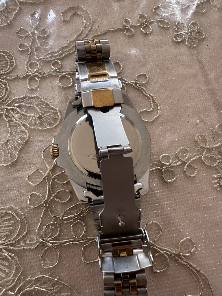 Montre chronographe GUESS en acier bicolore – cadran noir